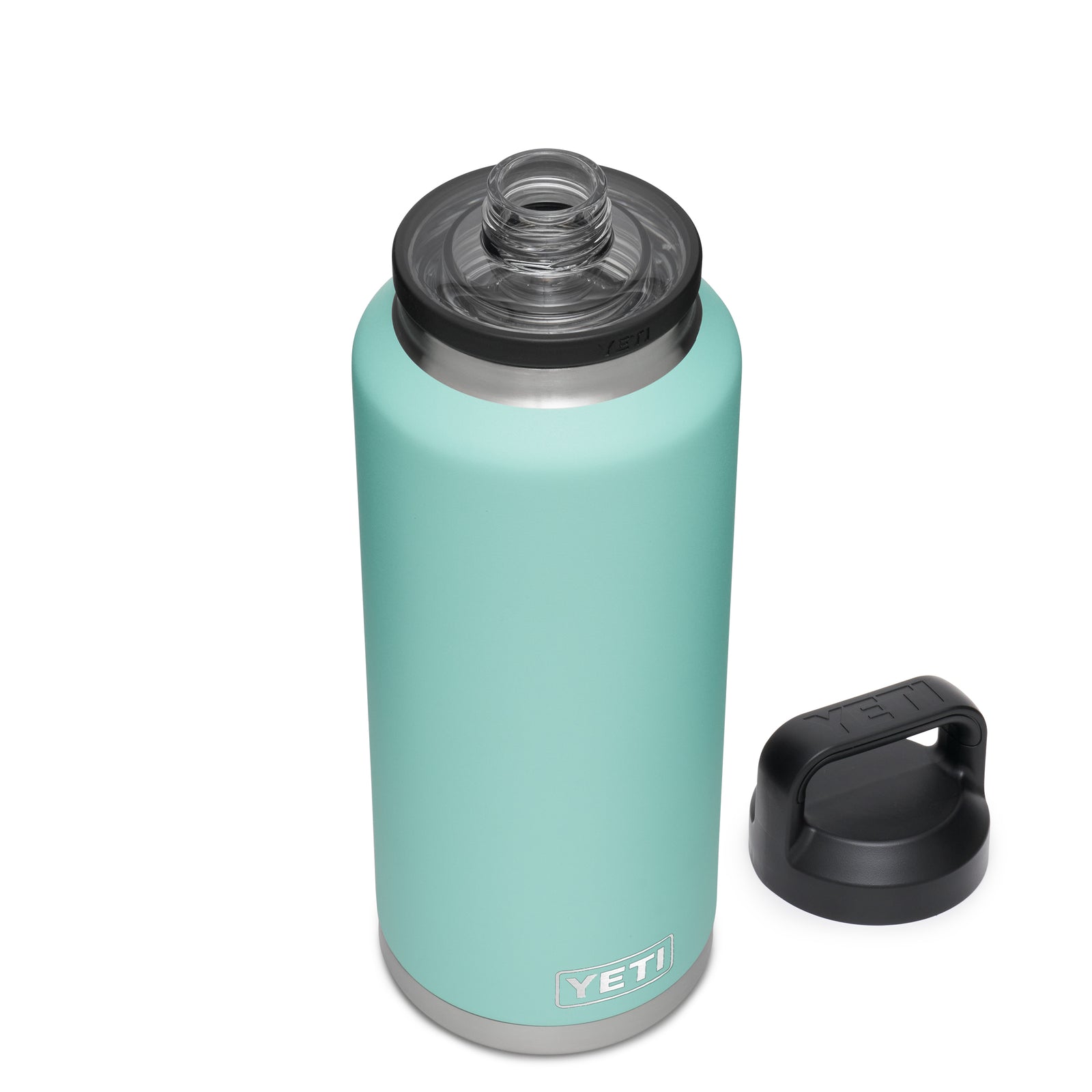 Die YETI® Flasche Rambler 46 OZ in Seafoam aus 18/8-Edelstahl mit weiter Öffnung und abgenommenem schwarzem Schraubdeckel ist auf weißem Hintergrund zu sehen.