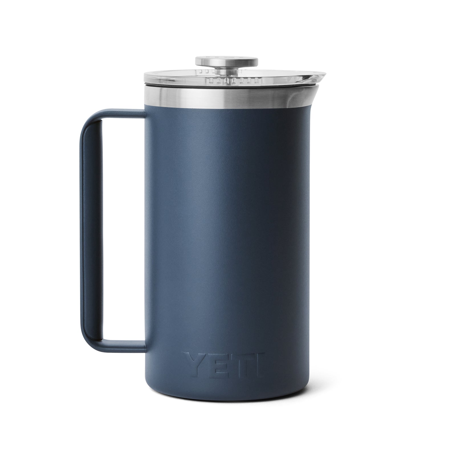 Die YETI® French Press 34 Oz in navy verfügt über einen großen Griff, einen Deckel aus Edelstahl und eine doppelwandige Vakuumisolierung. Ihr modernes, mattes Finish mit der Prägung "YETI" auf der Unterseite verleiht ihr einen eleganten, minimalistischen Touch.