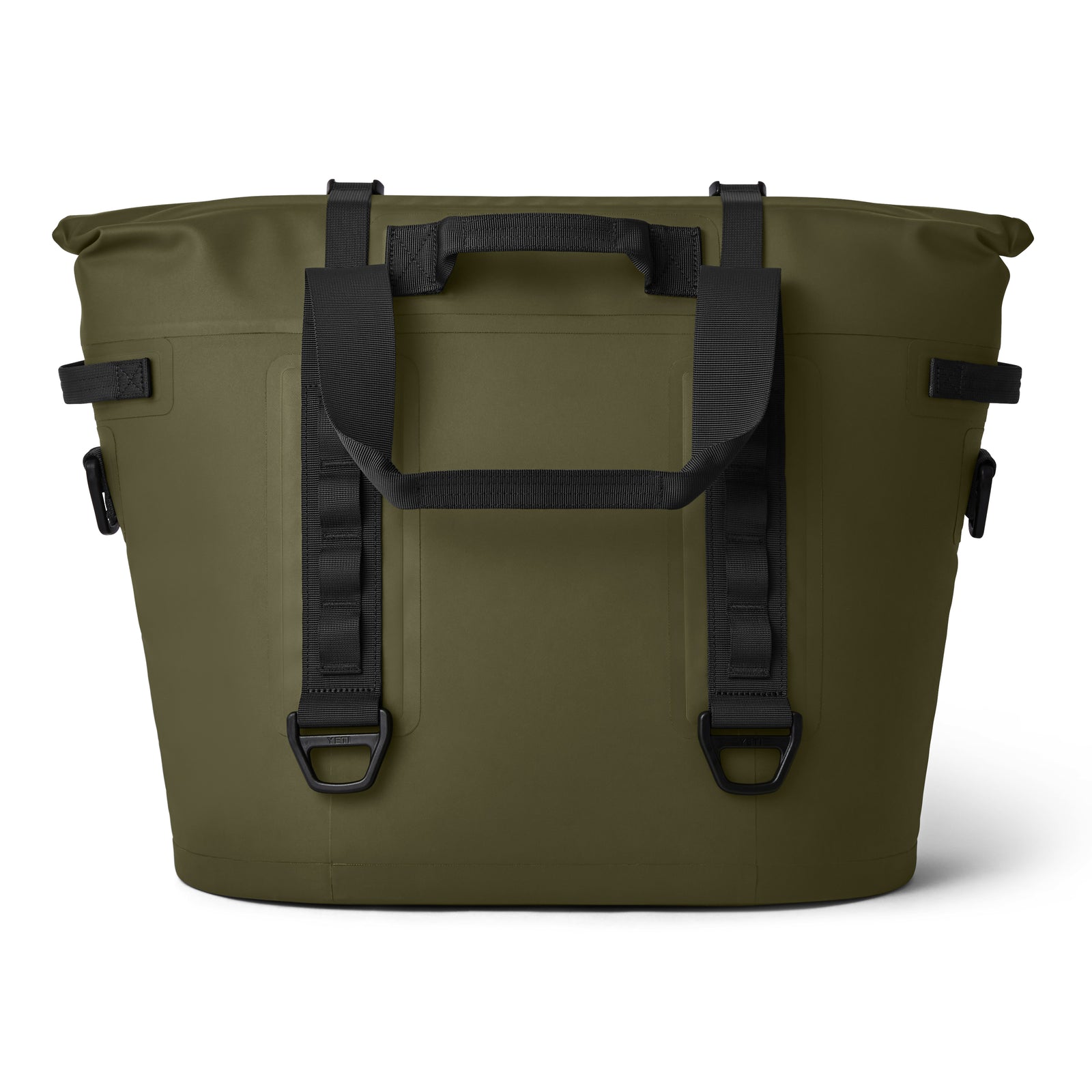 Die YETI® Hopper M30 Soft Cooler in Olive hat ein rechteckiges Design, schwarze Griffe und Gurte sowie MagShield Access für einfaches Öffnen und Schließen, abgebildet vor einem weißen Hintergrund.