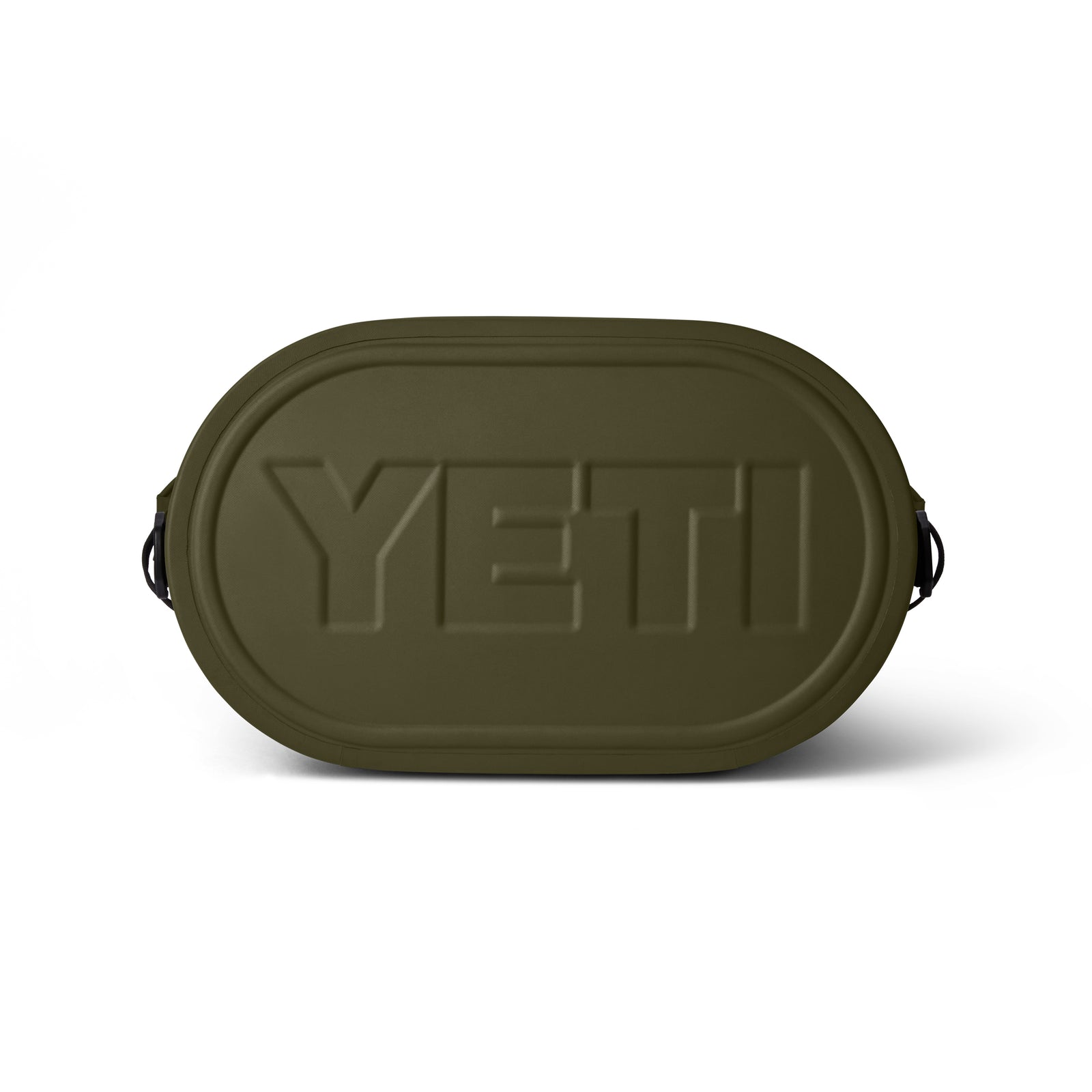 Der YETI® Hopper M30 Soft Cooler in Olive hat eine ovale Form mit MagShield Access, schwarzen Seitengriffen und einem minimalistischen Design. Der Markenname YETI ist auf der Vorderseite eingeprägt.