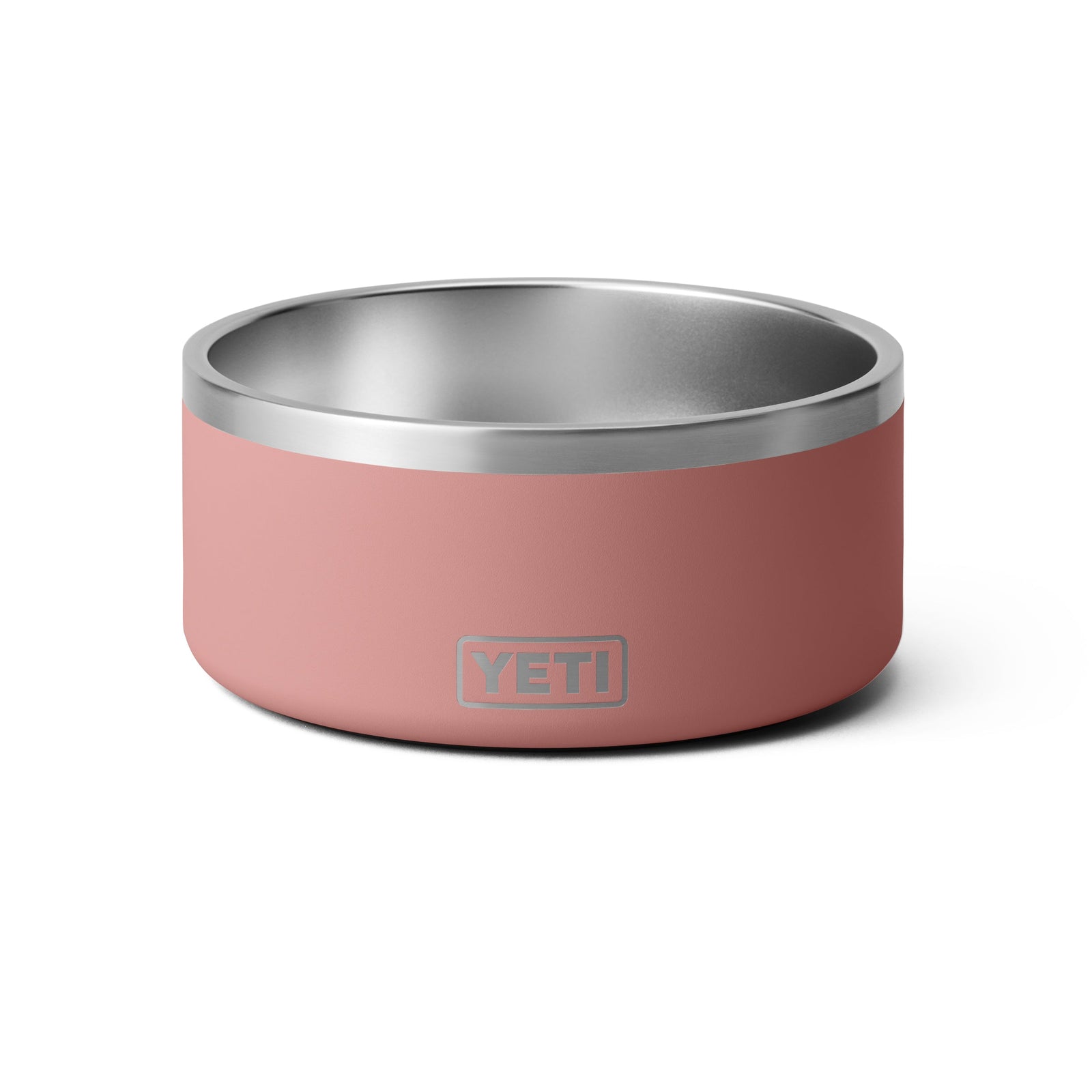 Der YETI® Hundenapf Boomer™ 8 in Sandstone Pink besteht aus rostfreiem Stahl, hat eine matte Oberfläche und ein auffälliges YETI-Logo auf der Vorderseite - stilvoll und langlebig für Ihren vierbeinigen Freund. Abgebildet vor einem weißen Hintergrund.