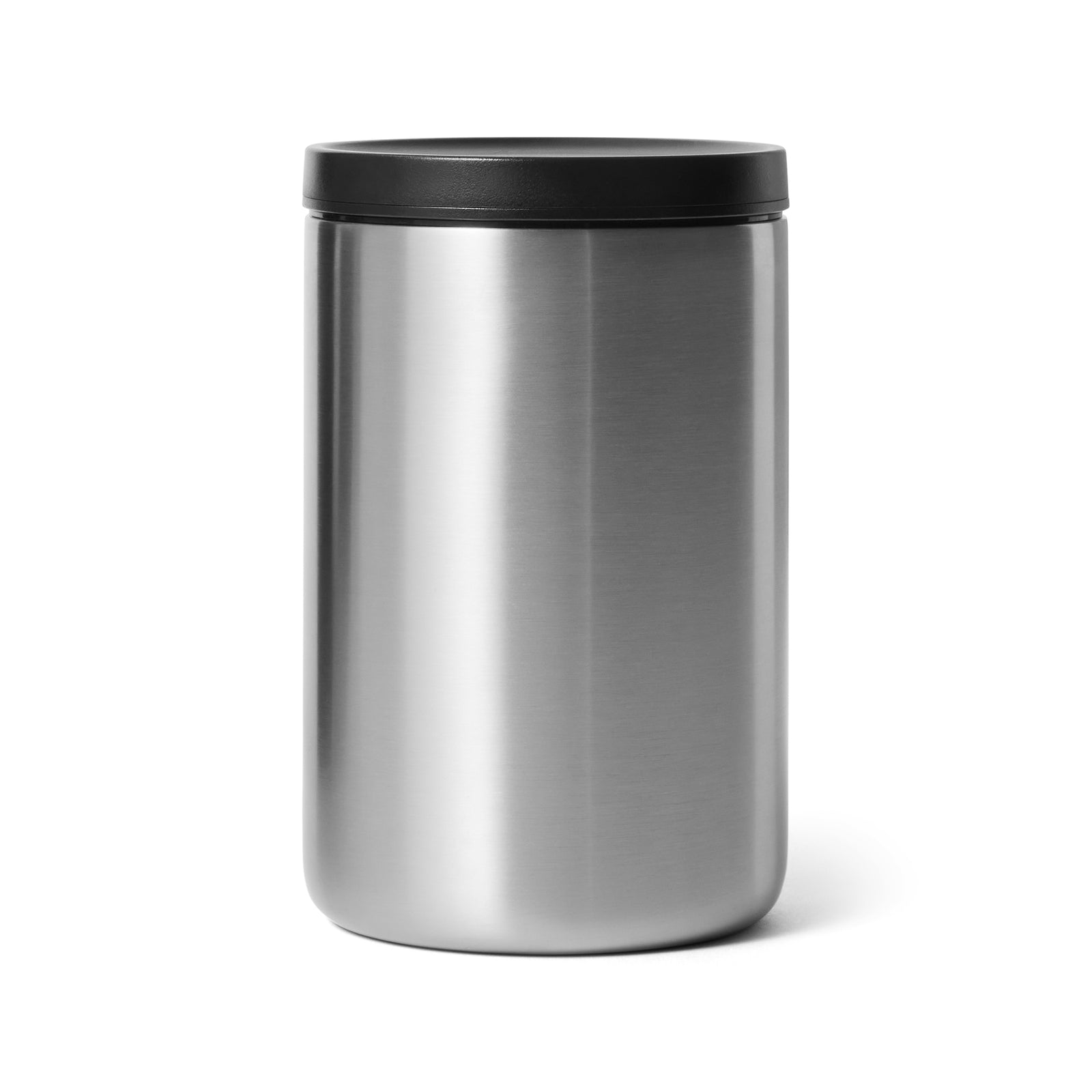Der YETI® Rambler 16 oz Isolierter Essensbehälter verfügt über eine Edelstahlkonstruktion, einen schwarzen Deckel, Vakuumisolierung und ein schlankes, minimalistisches Design - dargestellt auf weißem Hintergrund.