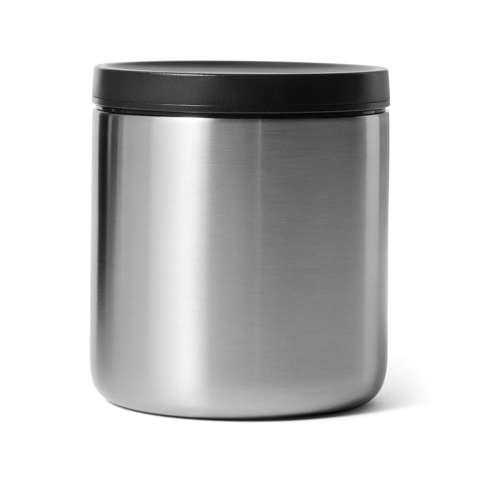 Der YETI® Isolierter Essensbehälter Rambler 8 oz aus gebürstetem Edelstahl mit schwarzem Deckel, abgebildet vor einem weißen Hintergrund.
