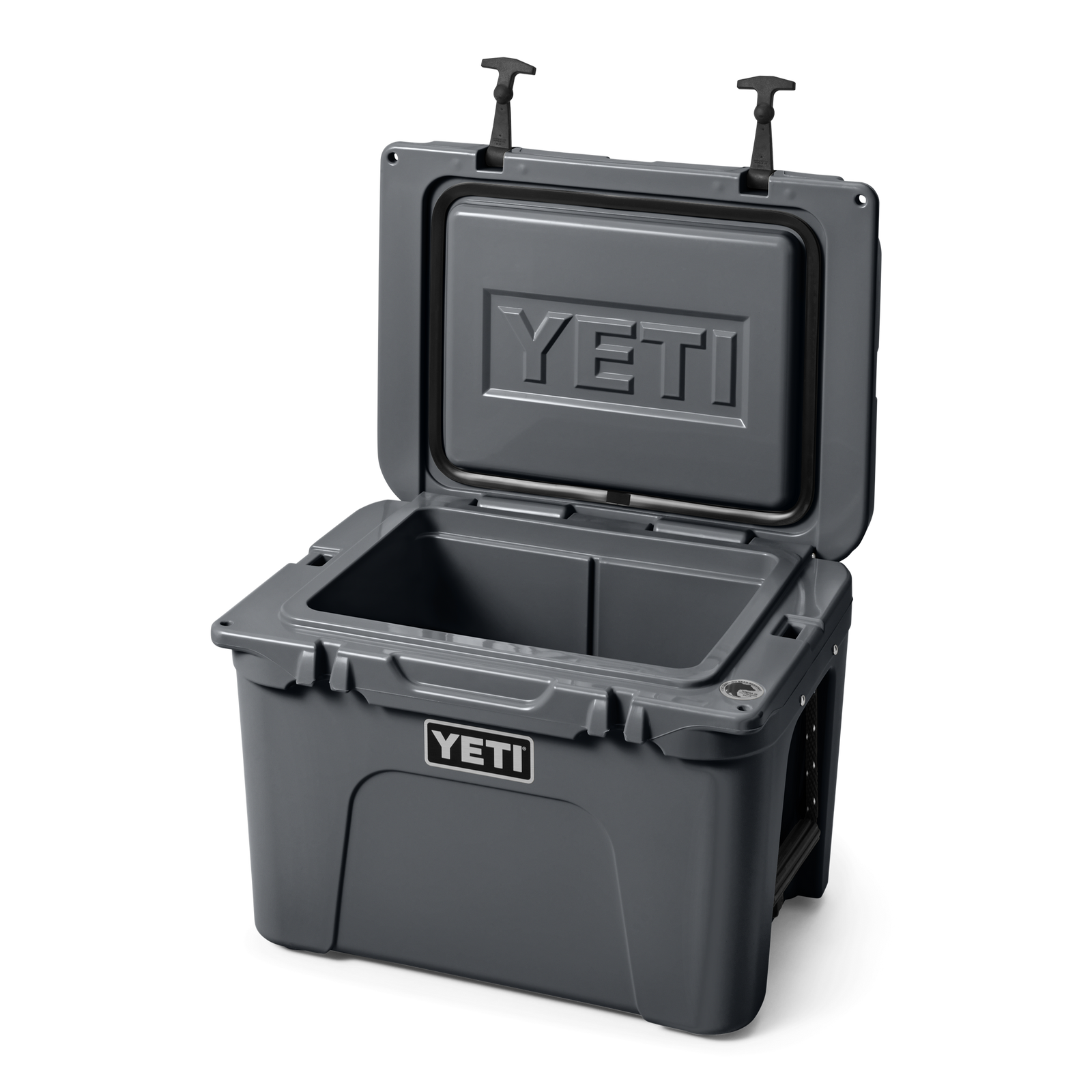 Die YETI® Kühlbox Tundra 35 in Charcoal ist offen abgebildet und verfügt über einen geräumigen Innenraum mit zwei Trennfächern, fortschrittlicher PermaFrost Isolierung und dem YETI Logo auf dem Deckel und der Vorderseite.