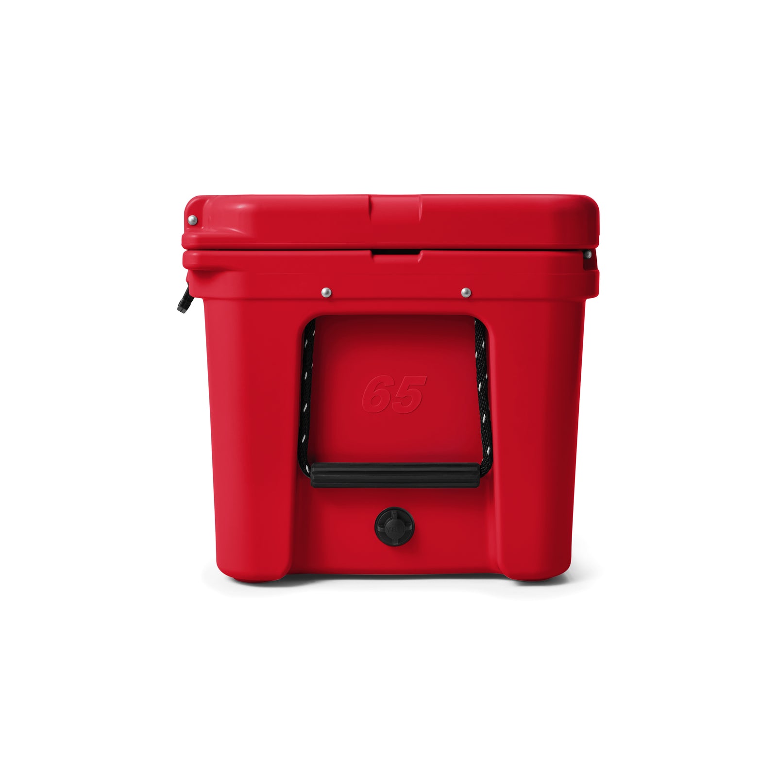 Die YETI® Kühlbox Tundra 65 in Rescue Red verfügt über einen sicheren Deckel, einen schwarzen Griff und die auf der Vorderseite eingeprägte Nummer 65. Diese robuste Kühlbox ist auf weißem Hintergrund abgebildet und eignet sich ideal zum Campen.