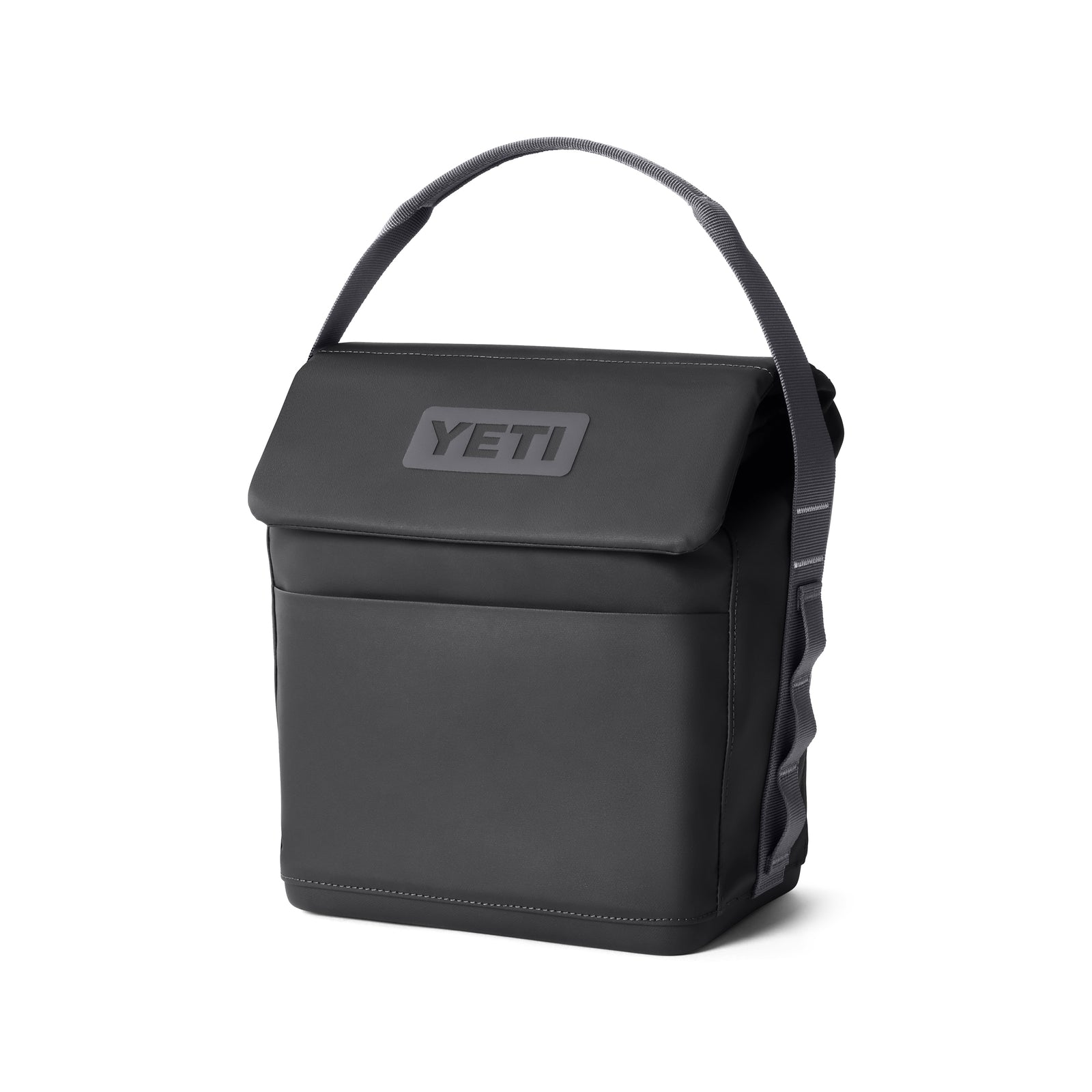 Die YETI® Kühltasche Daytrip Lunch Bag 6L in Charcoal hat ein schlankes, rechteckiges Design mit einer Klappe oben, einem stabilen Griff, einem YETI-Logo auf der Vorderseite und einem seitlichen Riemen - ideal für das tägliche Mittagessen.