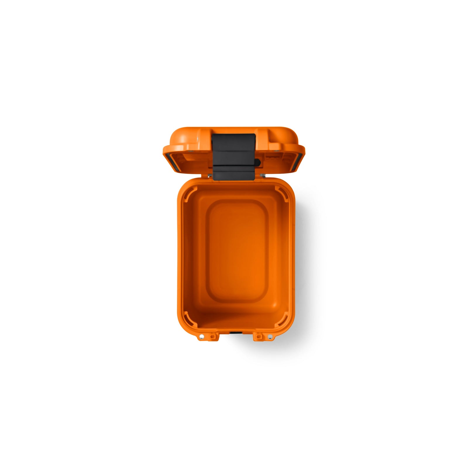 Die YETI® LoadOut GoBox 15 - King Crab Orange, eine wasserdichte Ausrüstungskiste mit abgerundeten Kanten und schwarzem Verschluss, steht offen auf weißem Grund und zeigt ihr robustes Innenleben - diese YETI Outdoor Aufbewahrungslösung ist abenteuerbereit.