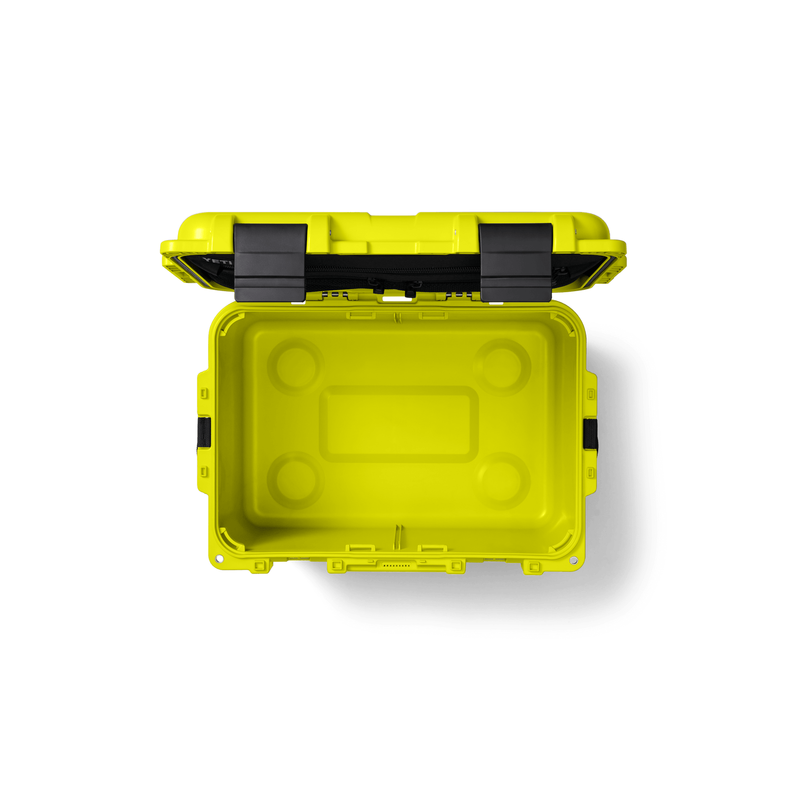 Die YETI® LoadOut GoBox 30 - Firefly Yellow ist offen, zeigt ihr leeres Inneres und verfügt über schwarze Verschlüsse und einen Scharnierdeckel. Dieser YETI-Koffer aus Hartplastik auf weißem Hintergrund ist perfekt für Outdoor-Abenteuer.