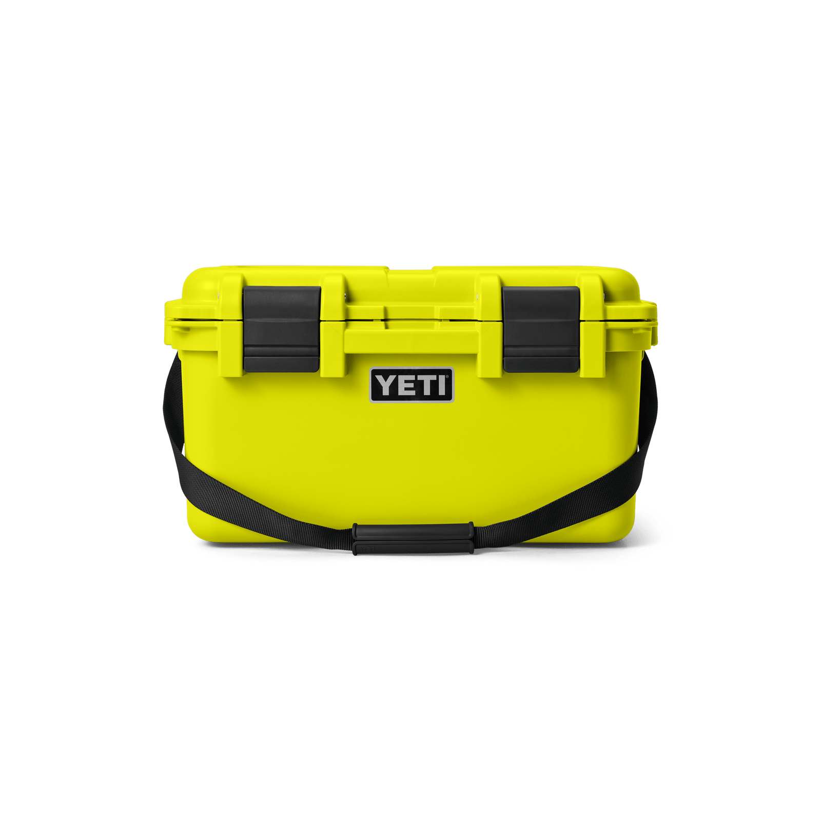 Die YETI® LoadOut GoBox 30 in Firefly Yellow ist mit schwarzen Verschlüssen und einem schwarzen Schultergurt ausgestattet, die für Langlebigkeit bei all Ihren Outdoor-Abenteuern sorgen - hier auf einem schlichten weißen Hintergrund.
