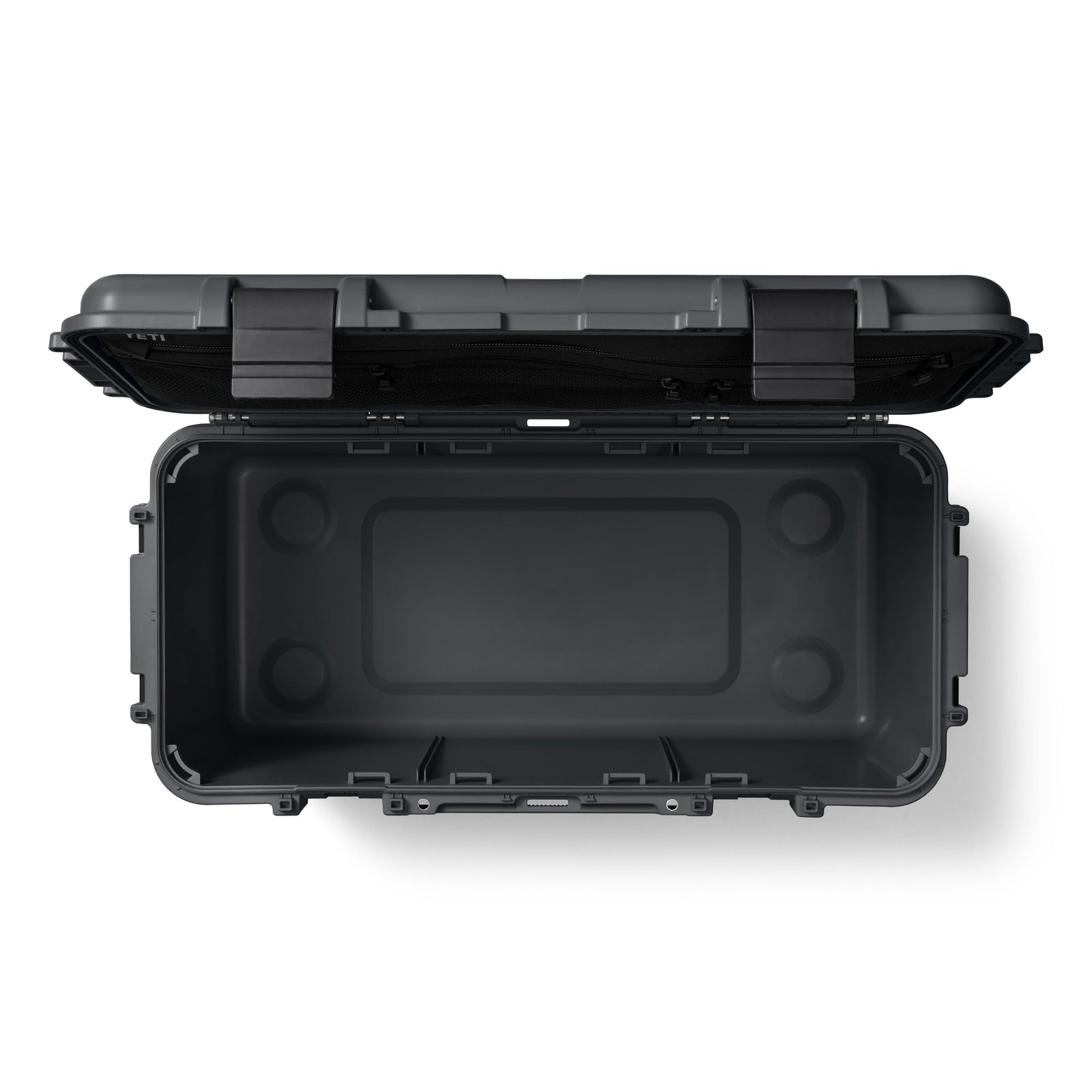 Die geöffnete YETI® LoadOut GoBox 60 - Charcoal zeigt ihren leeren Hartplastik-Innenraum mit abgerundeten Ecken und kreisförmigen Vertiefungen, ähnlich dem Design anderer YETI Aufbewahrungsboxen.