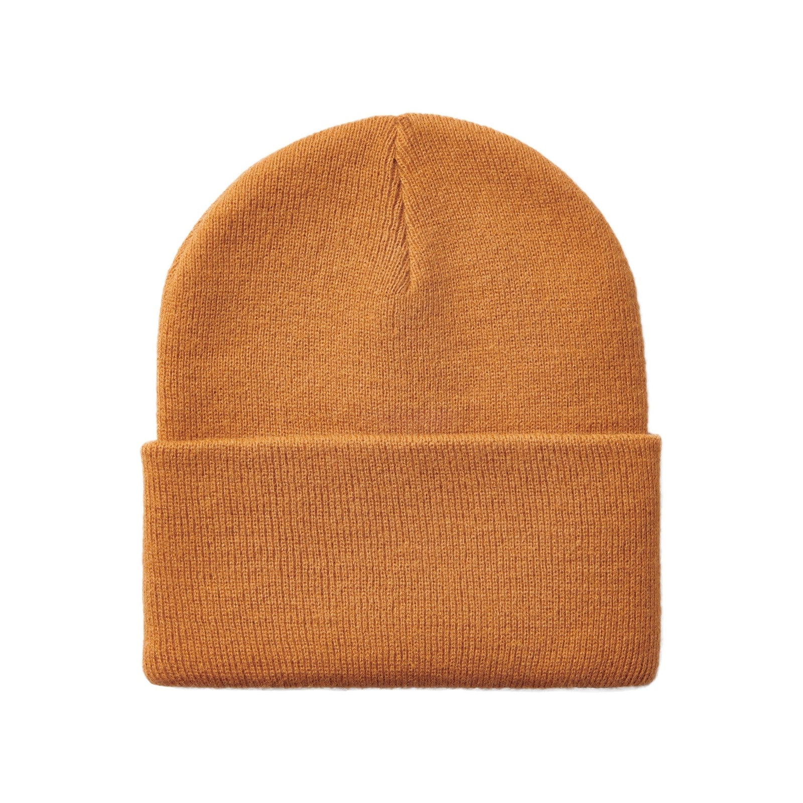 Die YETI® Logo Badge Beanie, eine klassische hellbraune Strickmütze mit umgeschlagenem Bündchen, ist vor einem weißen Hintergrund abgebildet.