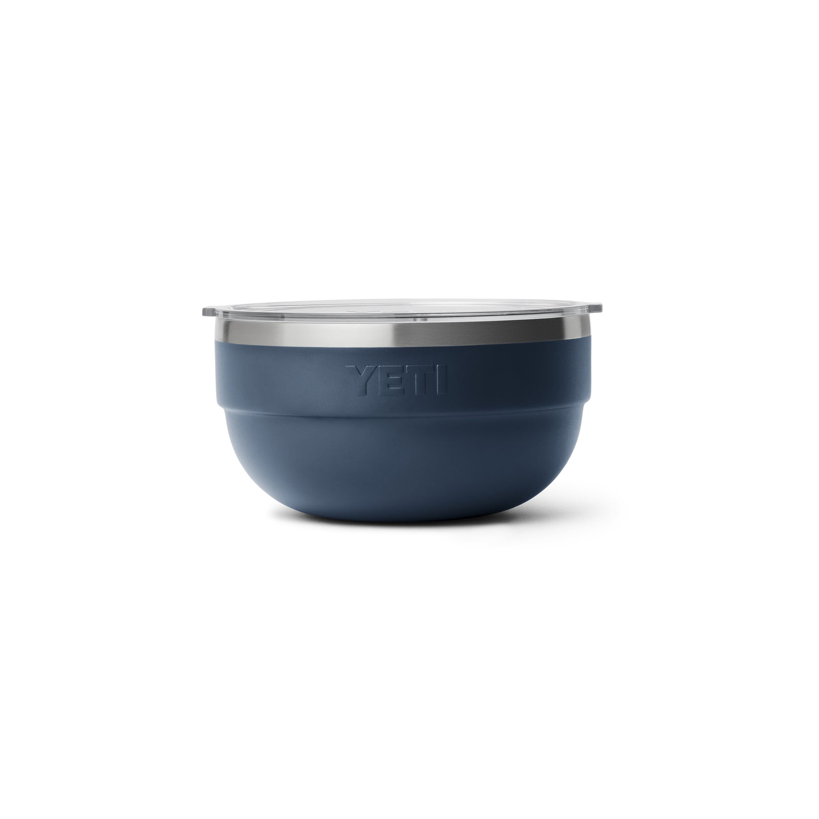 Die YETI® Rambler Bowl Medium in navy von YETI verfügt über eine doppelwandige Vakuum-Isolierung, einen Rand aus 18/8-Edelstahl, einen durchsichtigen Deckel und das YETI-Logo an der Seite, das auf weißem Hintergrund zu sehen ist.