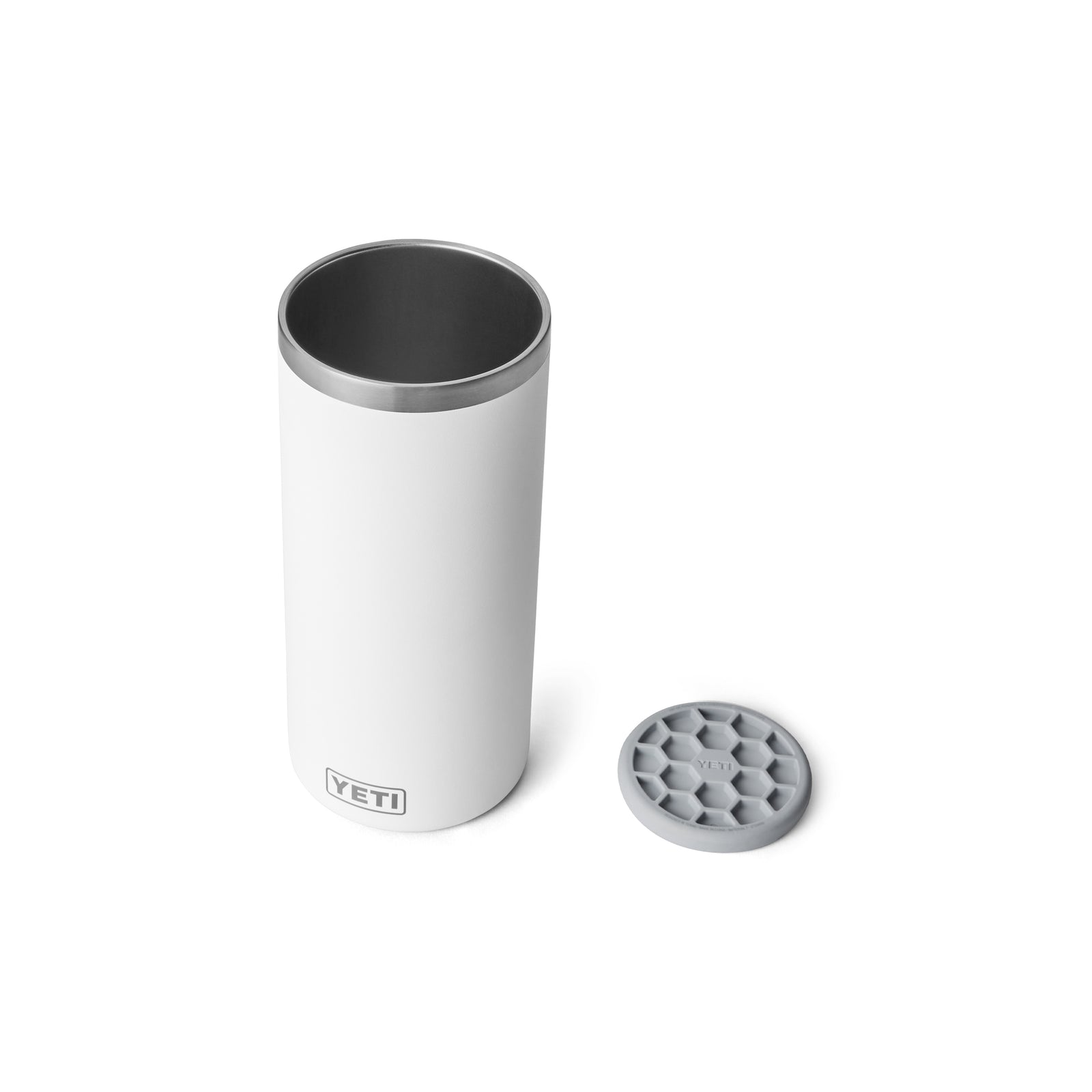 Der YETI® Rambler® Weinkühler - White von YETI präsentiert sich aufrecht mit seinem runden grauen Deckel auf einem schlichten weißen Hintergrund. Sein Innenleben aus Edelstahl und die Vakuumisolierung halten Ihre Getränke perfekt gekühlt.