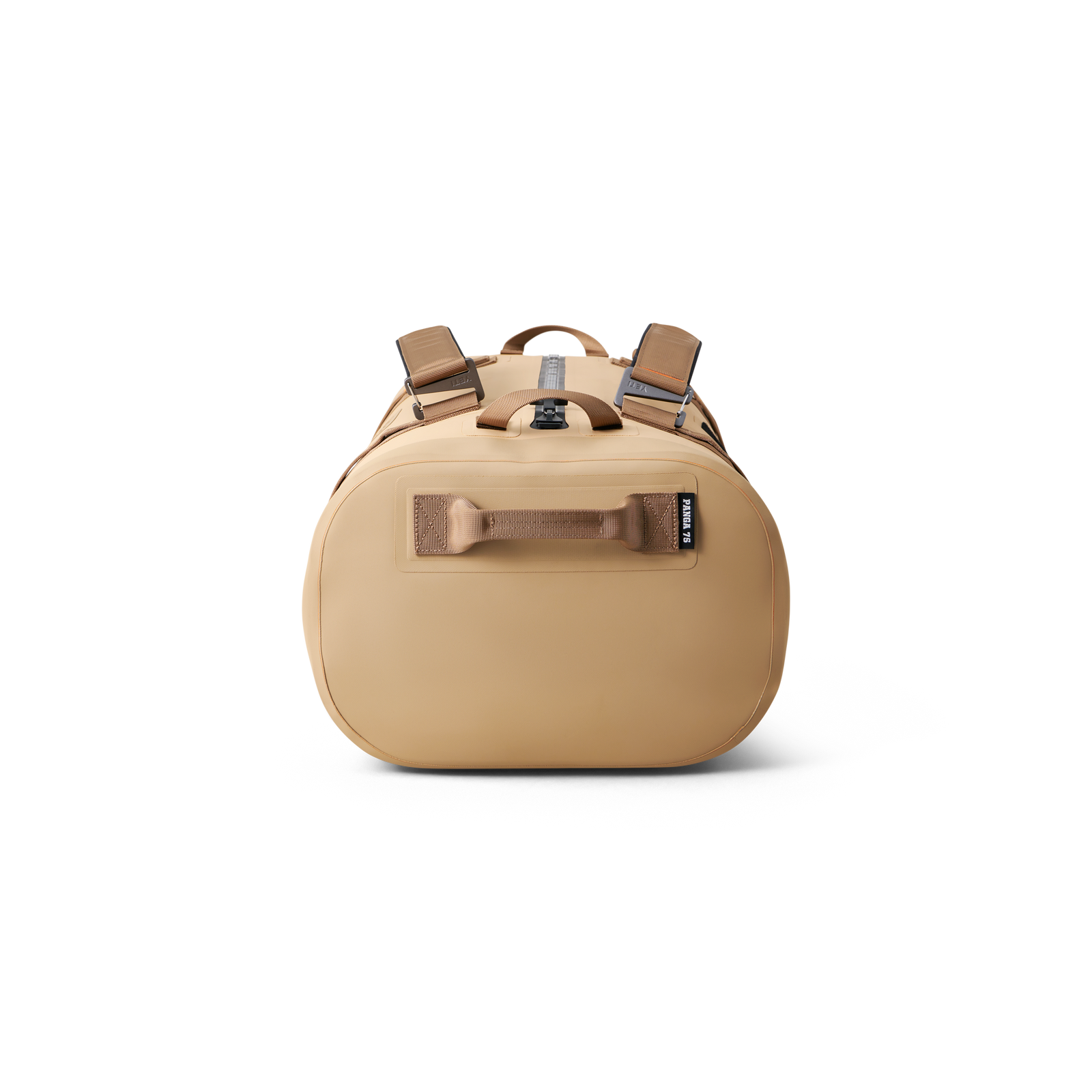 Die YETI® Reisetasche Panga 75 - Tan von YETI wird aufrecht auf weißem Hintergrund gezeigt, mit zwei braunen Trageriemen, schwarzem Reißverschluss und kleinem schwarzen Label - ideal für Outdoor-Abenteuer.