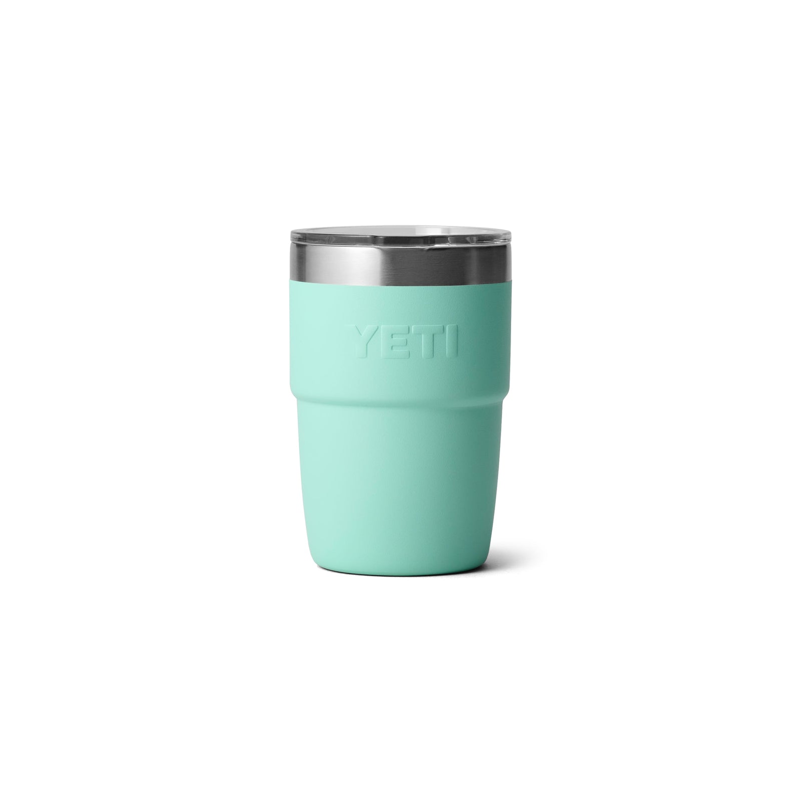Der YETI® Stapelbarer Becher Rambler 8 Oz in Seafoam ist aufrecht auf weißem Hintergrund abgebildet, mit geprägtem YETI-Logo und doppelwandiger Vakuumisolierung für optimale Getränketemperatur.