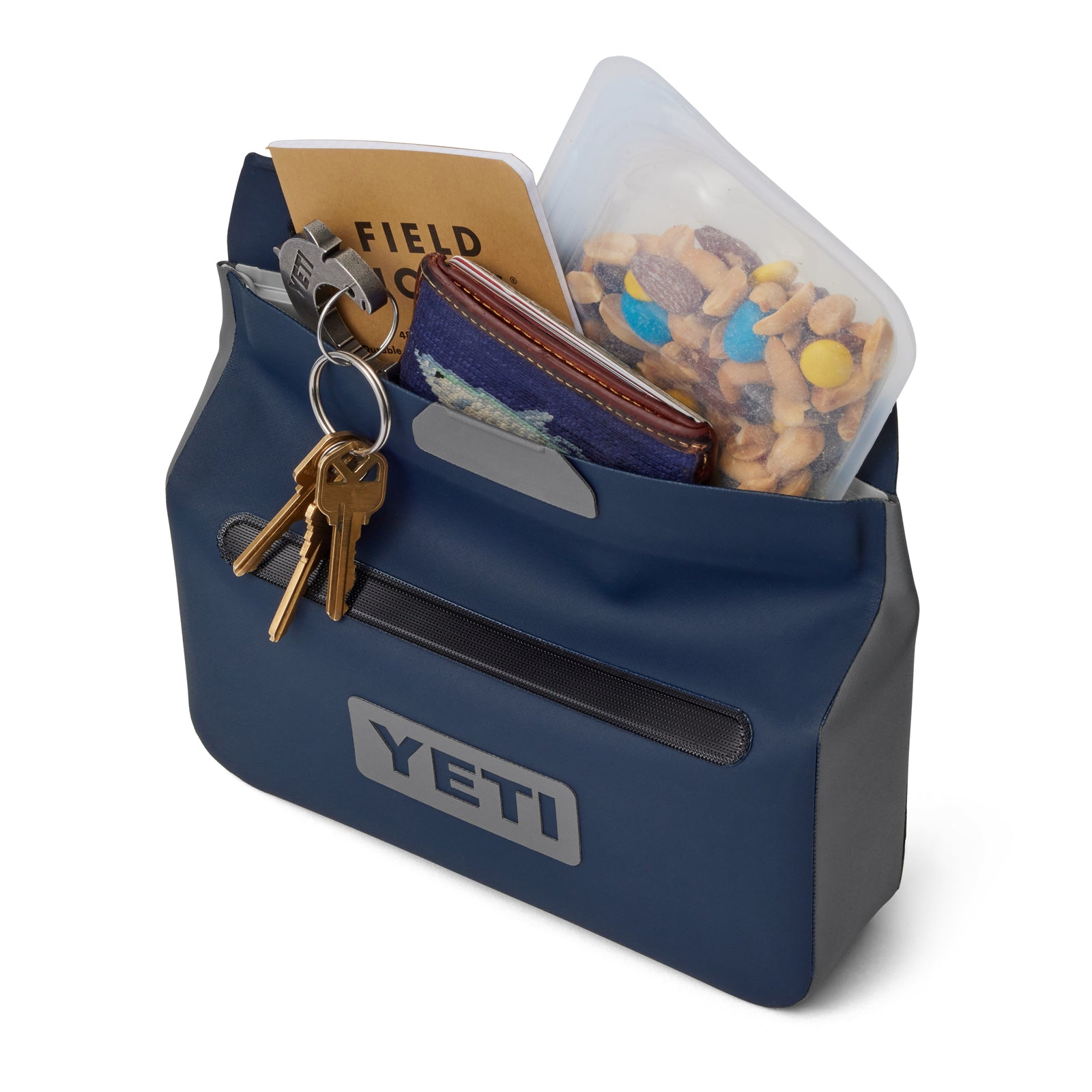 Die YETI® Zubehörtasche - Sidekick® 1L - Navy ist wasserdicht, hat ein Frontreißverschlussfach und genug Platz für Notebook, Schlüssel, Geldbörse und Snack. Mit YETI Logo - ideal für Outdoor-Abenteuer.