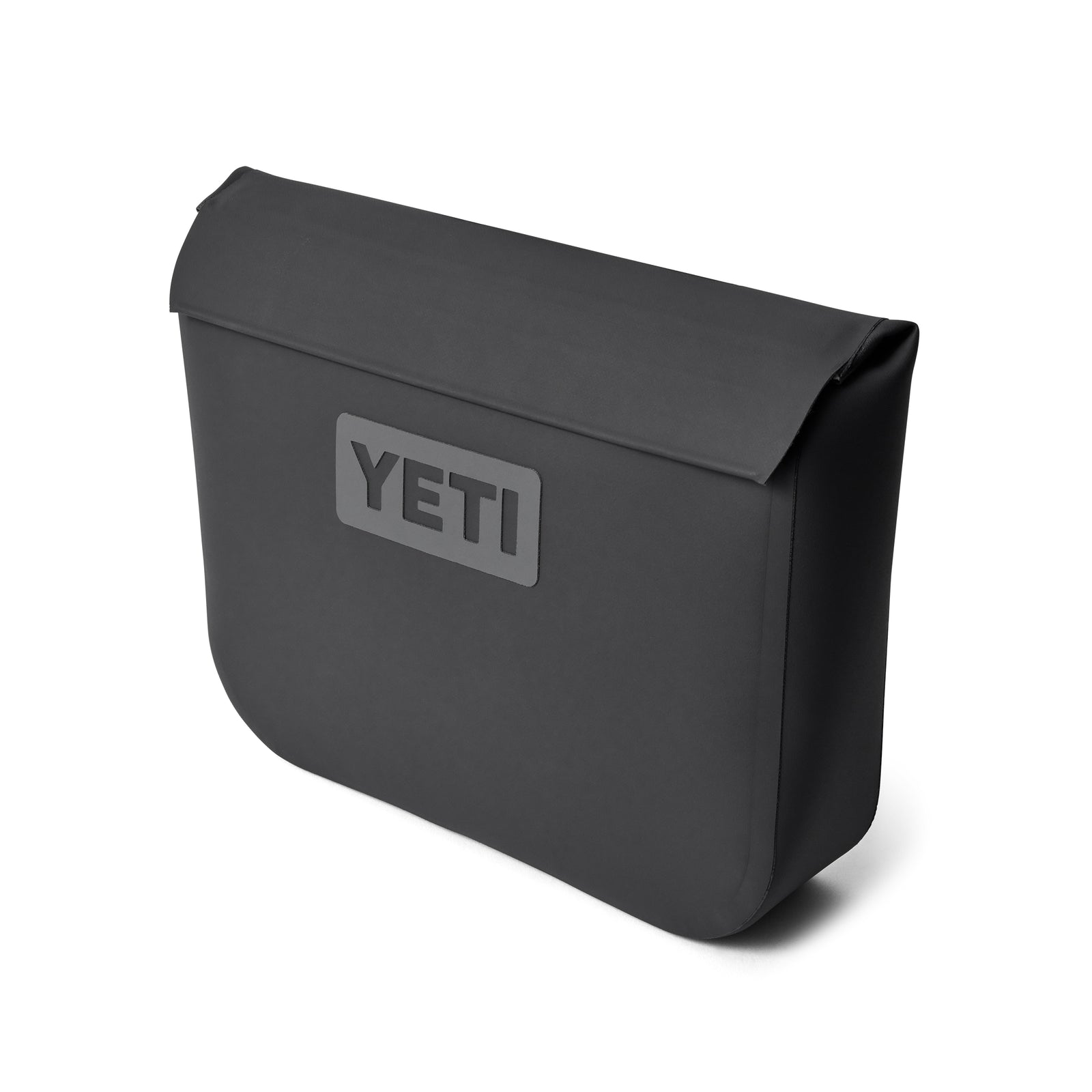 Die YETI® Zubehörtasche - Sidekick® 6L in Charcoal hat einen Klappverschluss, ein YETI-Logo auf der Vorderseite und ein minimalistisches Design. Mit dieser wasserdichten Tasche sind Ihre wichtigsten Utensilien auf jedem Abenteuer trocken und sicher.