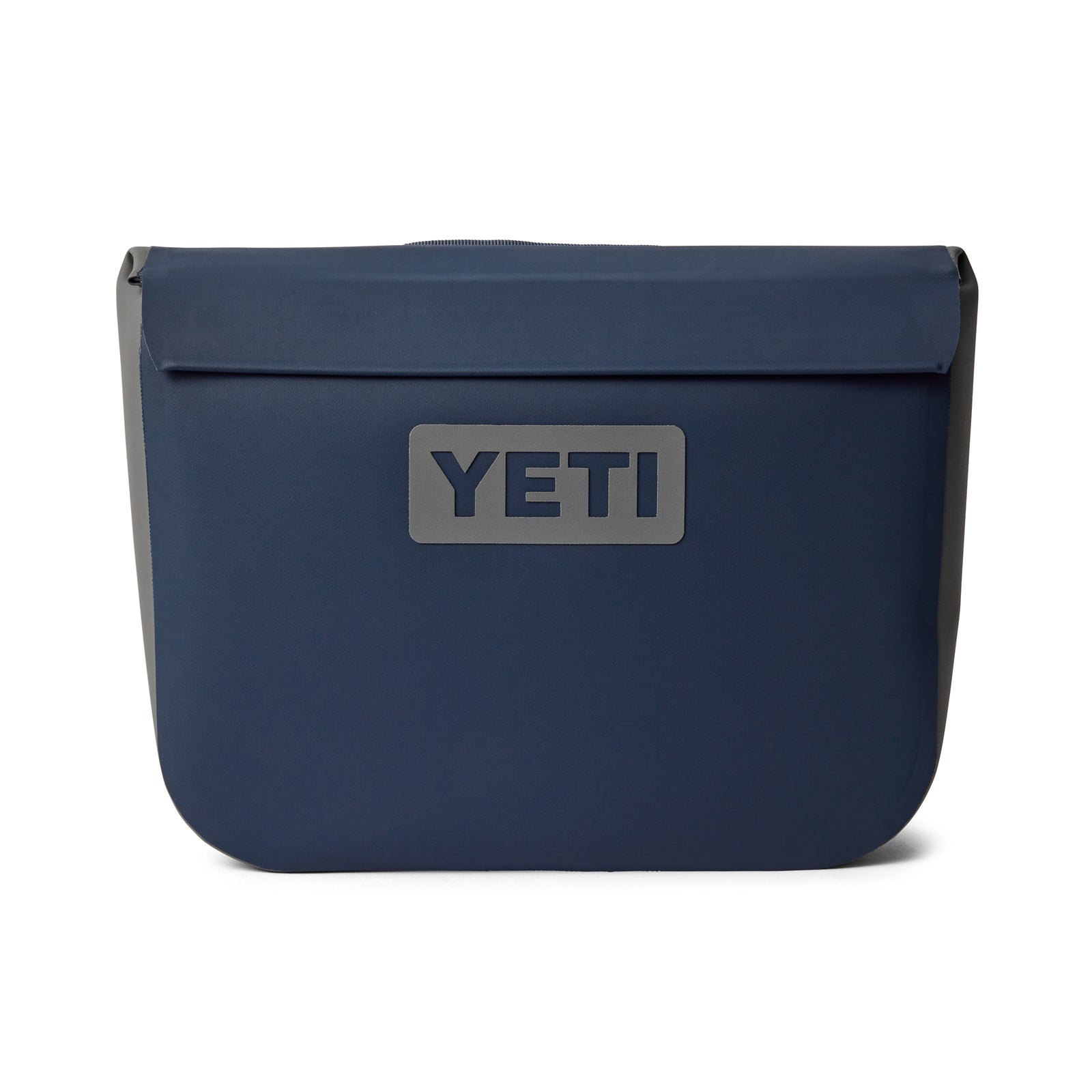 Die navyfarbene YETI® Zubehörtasche - Sidekick® 6L ist mit einem grauen YETI-Logoaufnäher auf der Vorderseite versehen, der auf weißem Hintergrund abgebildet ist - ideal zum Kombinieren mit Ihrer Lunchbag oder anderer Outdoor-Ausrüstung.