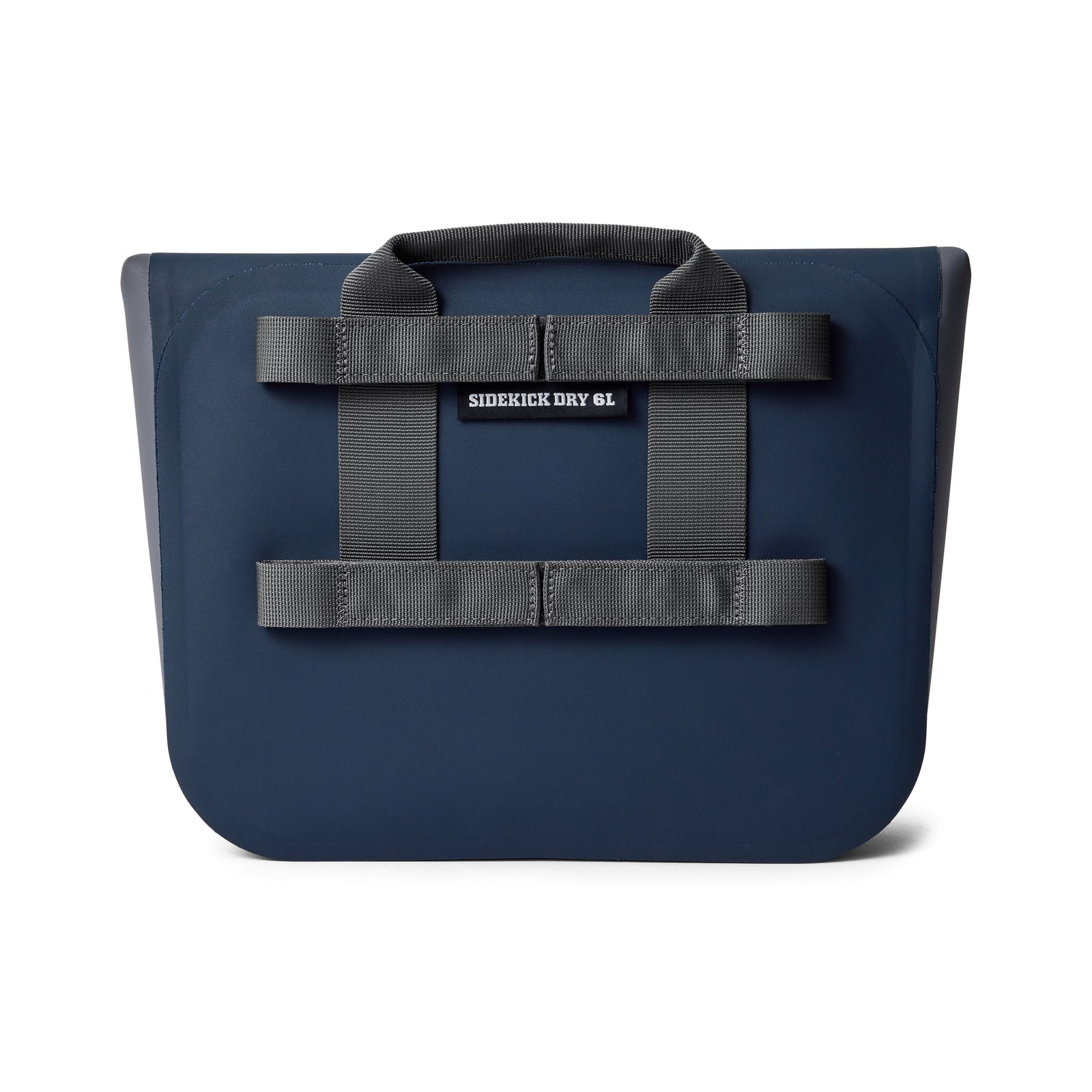 Die YETI® Zubehörtasche - Sidekick® 6L in Navy ist mit zwei grauen Gurtbändern und einem gepolsterten oberen Griff ausgestattet, um Ihre Outdoor-Ausrüstung zu tragen und vor Wasser zu schützen.