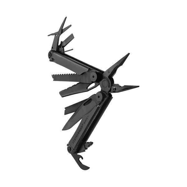 Das LEATHERMAN WAVE PLUS Multitool in Schwarz ist aufgeklappt vor einem weißen Hintergrund abgebildet. Die Zange mit auswechselbarem Drahtschneider, die gezackte Klinge, die Feile, die Schraubendreher und der Flaschenöffner sind ausgefahren.