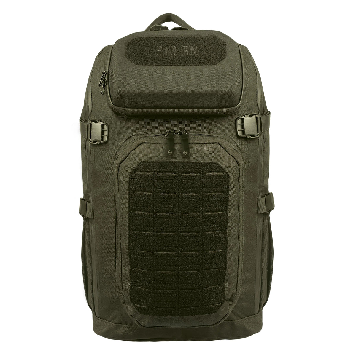 Der STOIRM 25L Tactical Pack GEN2 von STOIRM ist ein großer Rucksack in Ranger-Grün aus robustem 1000D-Nylon mit mehreren Fächern, Tragegriff oben, verstellbaren Seitengurten und schwarzen Klettverschlüssen auf der Vorderseite, aufrecht auf weißem Hintergrund.