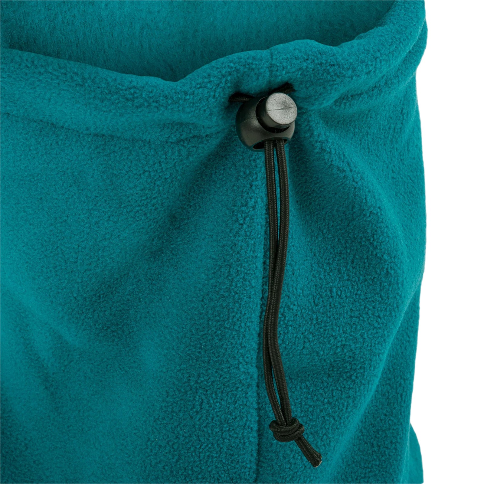 Nahaufnahme des Highlander Polar Fleece Neck Warmer von HIGHLANDER OUTDOOR in Petrol, mit schwarzem Kordelzug mit Kunststoffknebel, weicher Fleecestruktur und gerafftem Rand - perfekt für Wärme und Komfort.