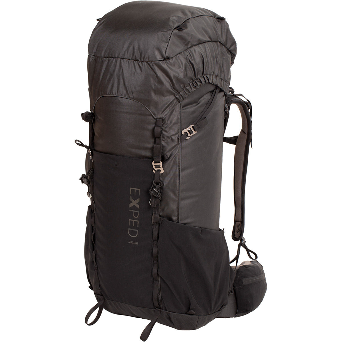 Der schwarze EXPED Rucksack Thunder 50 verfügt über gepolsterte Schultergurte, Front- und Seitentaschen, eine geräumige Deckelklappe - perfekt für Mehrtagestouren. EXPED ist vertikal auf der Vorderseite aufgedruckt.