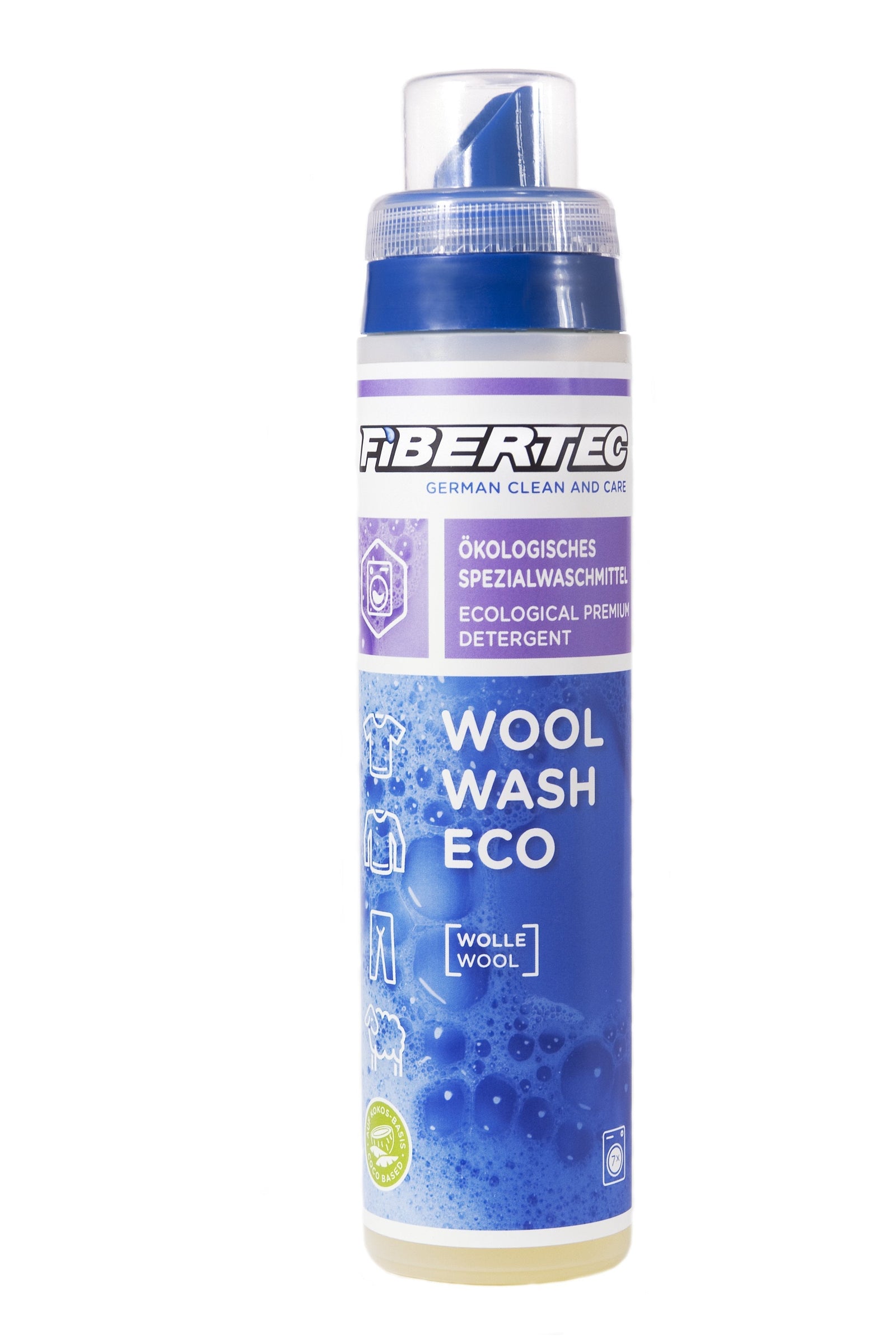 Eine 250-ml-Flasche FIBERTEC Wool Wash Eco mit blau-weißem Etikett, Symbolen für Wollpflege und Umweltfreundlichkeit, natürlichen Inhaltsstoffen und einem durchsichtigen Verschluss.