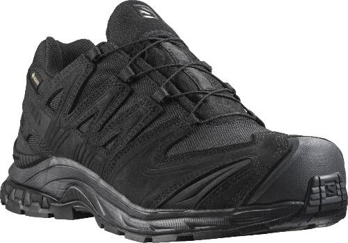 Der Salomon XA FORCES GTX - Black von SALOMON FORCES ist ein robuster Outdoor-Trail-Schuh mit einer robusten Sohle, Mesh-Gewebe, Synthetik-Overlays und einem Schnellschnürsystem - hier von vorne gesehen.