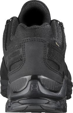 Rückansicht des Salomon XA FORCES GTX - Black von SALOMON FORCES, einem Outdoor-Stiefel mit strukturierter Sohle, Mesh-Obermaterial, verstärkter Ferse, dezentem Branding und strapazierfähigen Materialien für den Sport- oder Outdoor-Einsatz.