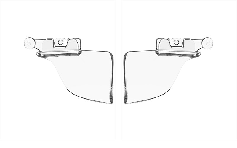 Zwei durchsichtige, symmetrische Kunststoffeinsätze mit Befestigungspunkten, die nebeneinander auf weißem Hintergrund abgebildet sind - perfekt zur Aufwertung Ihrer WILEY X Sonnenbrille ALFA und mit 100%igem UVA/UVB-Schutz.