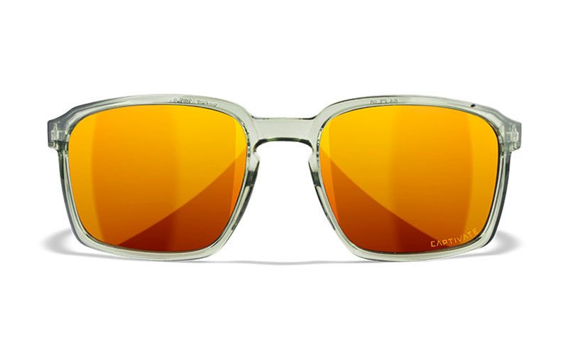 Die Wiley X Sonnenbrille ALFA von WILEY X hat einen klaren Rahmen, rechteckige, orange verspiegelte Gläser und abnehmbare Seitenschilde. Abgebildet auf einem weißen Hintergrund.