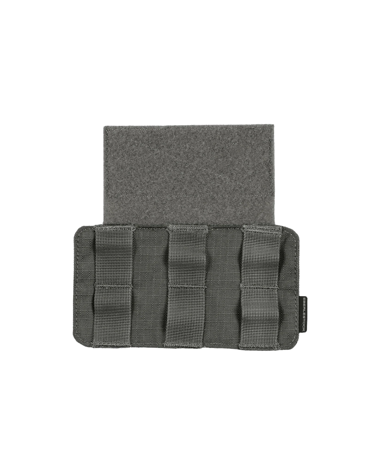 Eine graue taktische Tasche mit Gurtbändern auf der Vorderseite ist am EBERLESTOCK Recon MOLLE Panel befestigt, das auf weißem Hintergrund abgebildet ist. Ideal für die Verwendung mit dem Modular Bino Harness oder anderen MOLLE-kompatiblen Taschen.