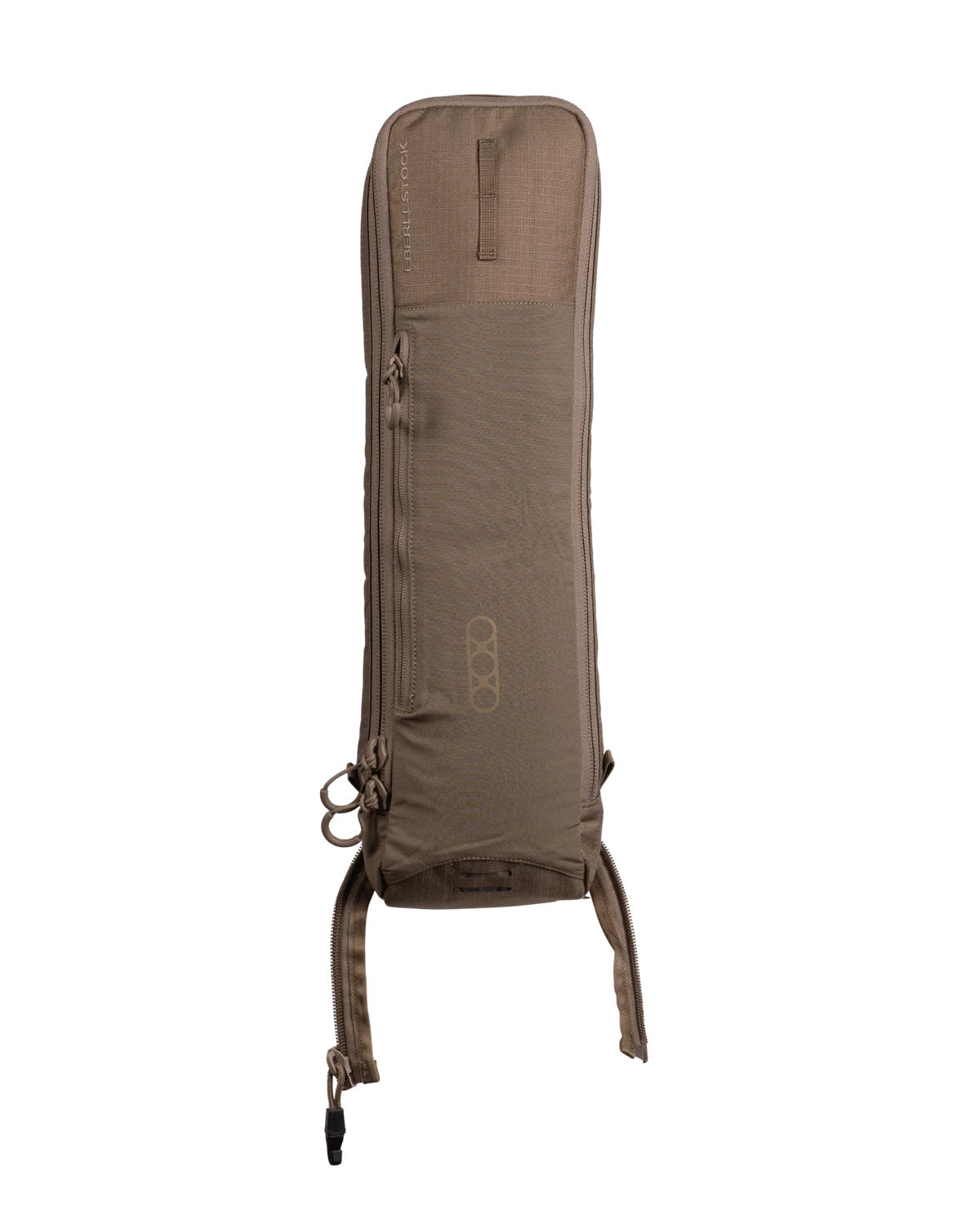 Der EBERLESTOCK Batwing V2, hier in tan mit schlankem Profil, verfügt über eine Fronttasche mit Reißverschluss, seitliche Schlaufen und zwei verstellbare Bodenriemen. Kompatibel mit dem EMOD-System für ultraleichte modulare Vielseitigkeit - abgebildet auf einem schlichten weißen Hintergrund.
