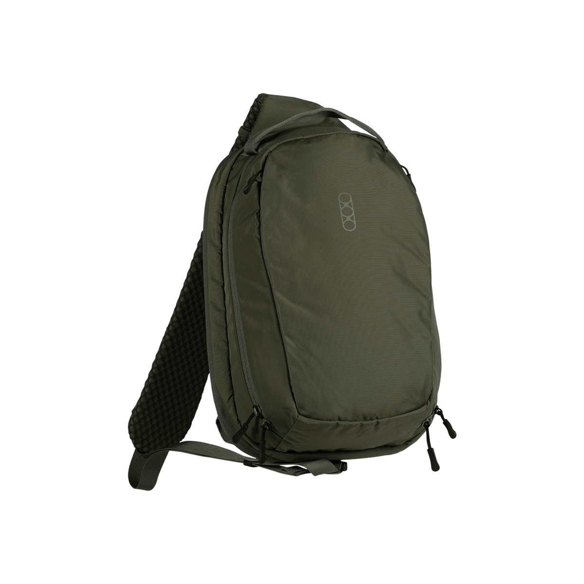 Der EBERLESTOCK Fade Sling Rucksack in Olivgrün verfügt über einen verstellbaren Schultergurt, ein Hauptfach mit Reißverschluss und ein dezentes Logo auf der Vorderseite - ideal für das Tragen von Personal Defense Weapons - auf einem schlichten weißen Hintergrund.
