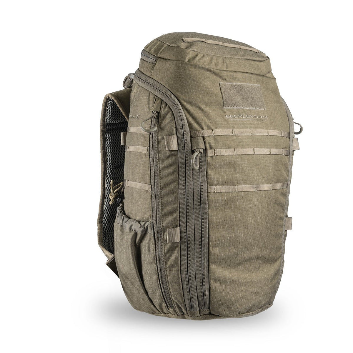 Ein hellbrauner taktischer Rucksack mit mehreren Fächern, Reißverschlüssen, MOLLE-Gewebe, Netzseitentasche und gepolsterten Gurten - in der Funktion ähnlich wie der EBERLESTOCK Eberlestock Switchblade Pack.