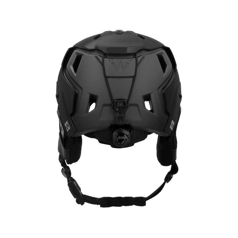 Der TEAM WENDY Team Wendy Skihelm Modell M-216 ist von hinten abgebildet und verfügt über Lüftungsschlitze, ein verstellbares Boa Fit System, einen Kinnriemen und ein W-Logo im oberen Bereich. Der Helm ist robust und auf Sicherheit ausgelegt.