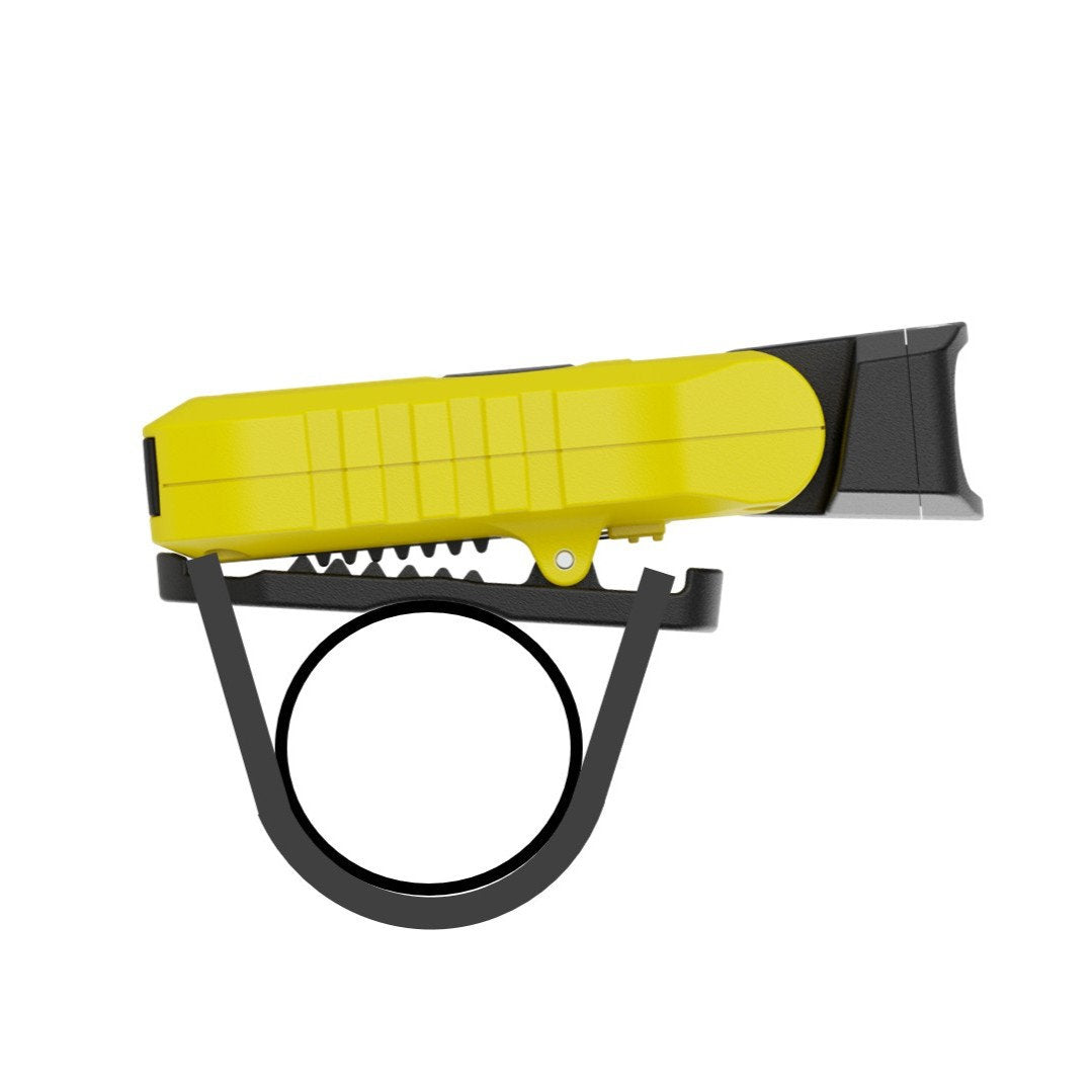 Die NORDRIDE Nordride Clipleuchte Paramedic Light, ein kompaktes gelb-schwarzes Handgerät mit rundem Griff, ist ideal für Rettungsdienstmitarbeiter, die eine zuverlässige Beleuchtung benötigen. Abgebildet vor weißem Hintergrund.