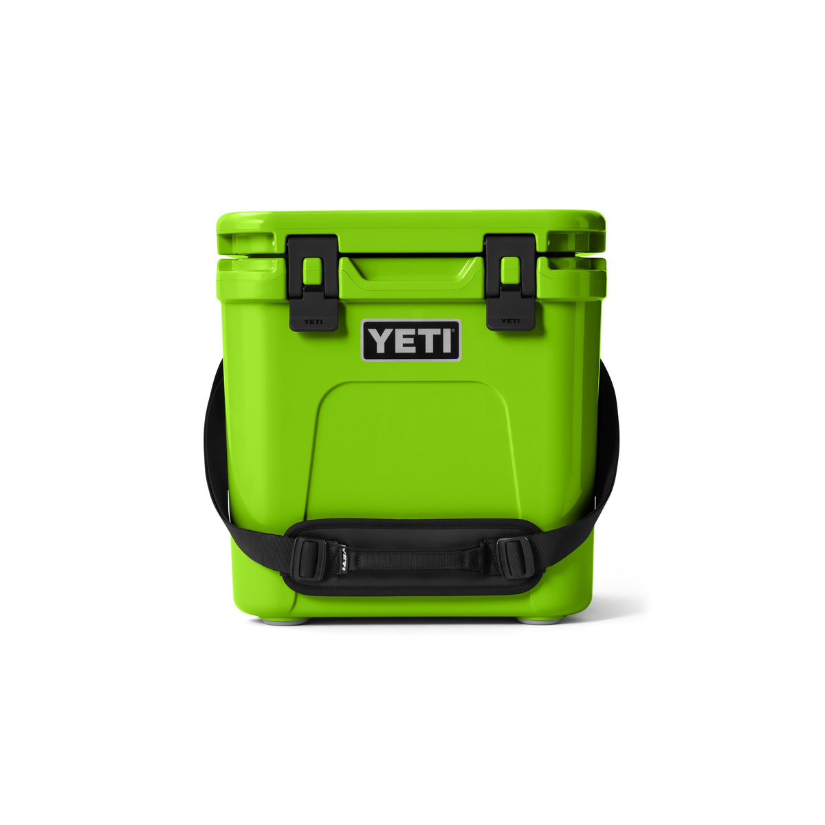 Die YETI® Kühlbox Roadie 24 - Venom in leuchtendem Grün verfügt über schwarze Verschlüsse, einen schwarzen Trageriemen und das markante YETI-Logo auf der Vorderseite, das von vorne auf weißem Hintergrund zu sehen ist.