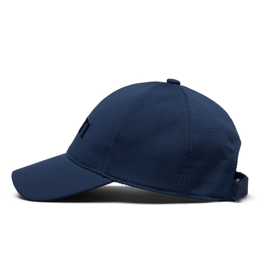 Die YETI® Structured Performance Cap - Navy verfügt über perforierte Seitenteile, eine gebogene Krempe und einen verstellbaren Riemen auf der Rückseite - damit ist diese YETI Cap die perfekte Wahl für Outdoor-Abenteuer.