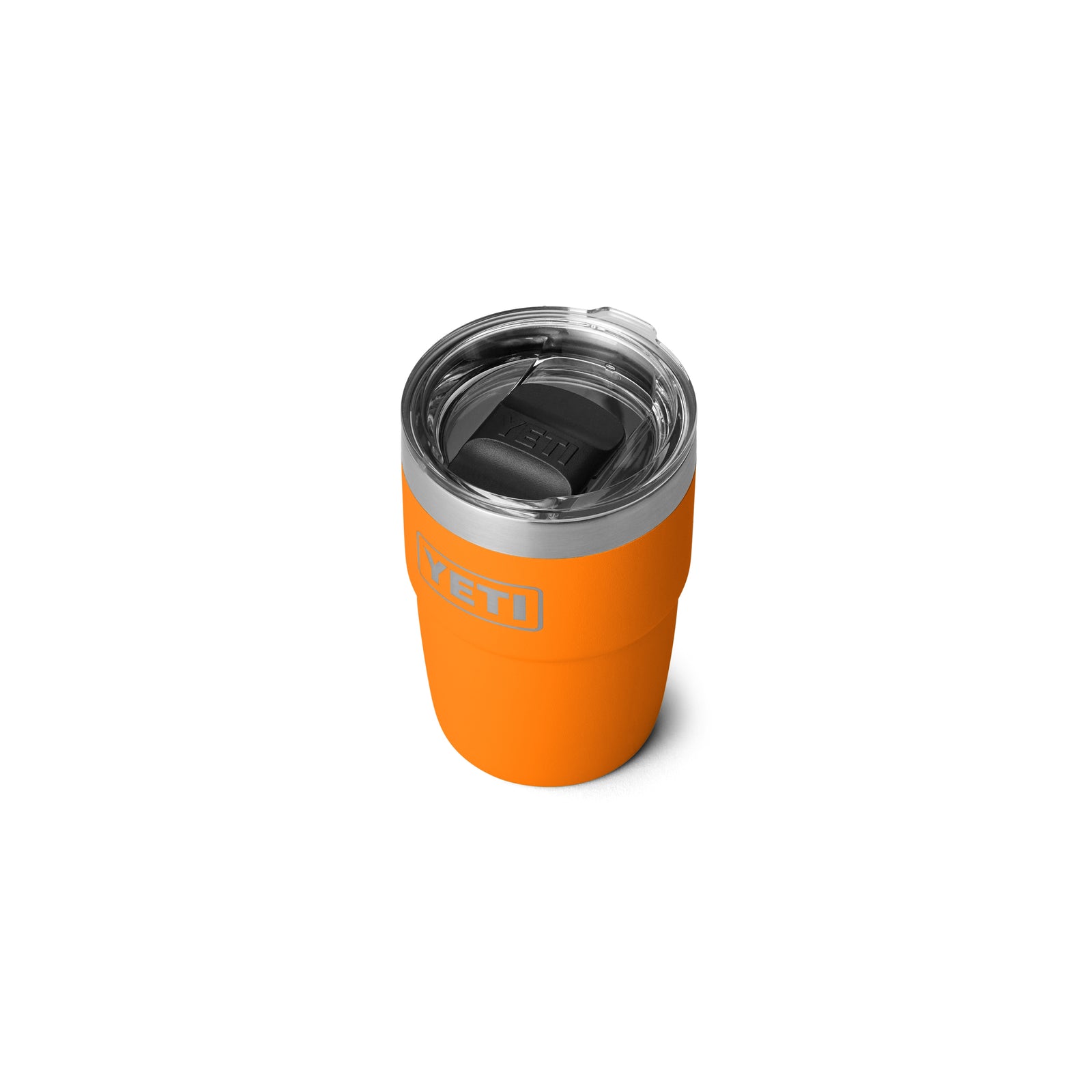 Abgebildet ist ein YETI® Stapelbarer Becher Rambler 8 Oz - King Crab mit doppelwandiger Vakuumisolierung und einem transparenten, auslaufsicheren Deckel vor einem weißen Hintergrund.
