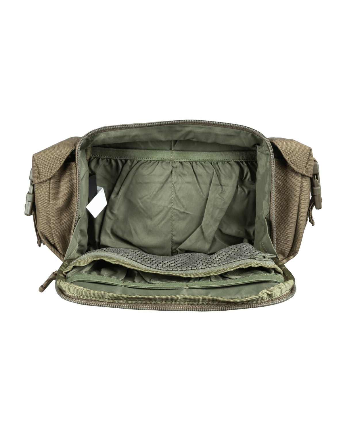 Ein offener EBERLESTOCK Multipack - Dry Earth mit mehreren Innenfächern, Netztaschen und Ordnungsfächern sowie Seitentaschen auf beiden Seiten - ideal zum Organisieren Ihrer Outdoor-Ausrüstung.