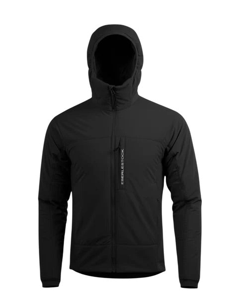 Die EBERLESTOCK Alturas Hooded Jacket - Black ist an einer schlichten Schaufensterpuppe abgebildet und verfügt über einen Frontreißverschluss und eine vertikale Brusttasche auf weißem Hintergrund.
