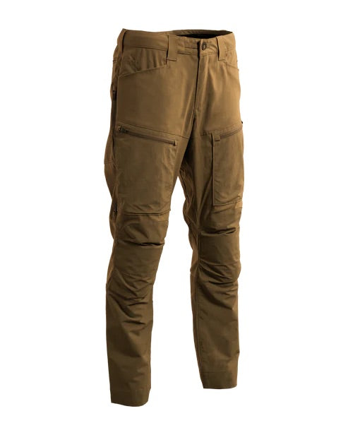 EBERLESTOCK Deadwood Hose - Coyote Braun: Taktische Hose aus Stretch-Nylon mit mehreren Reißverschlusstaschen und vorgeformten Knien, abgebildet auf weißem Hintergrund.