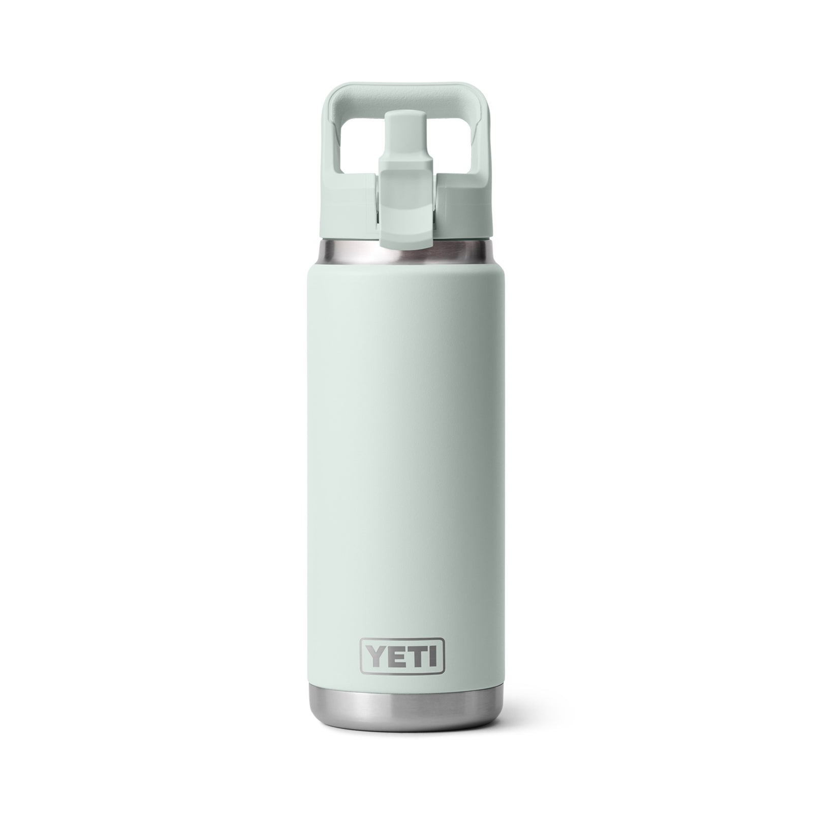 Eine hellgrüne YETI® Flasche Rambler 26 Oz Straw - Ridgeline aus Edelstahl mit doppelwandiger Vakuumisolierung, silbernem Boden und breitem Henkel am Deckel, auf weißem Hintergrund präsentiert.