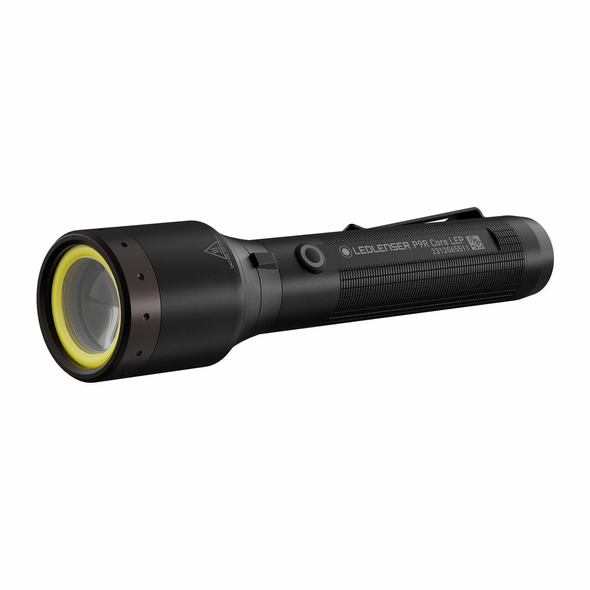 Eine schwarze LEDLENSER Taschenlampe P9R Core LEP mit gelbem Ring um das Objektiv, strukturiertem Griff und seitlichem Einschaltknopf - ideal für Such- und Rettungseinsätze.