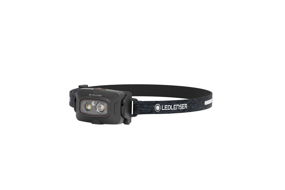 Schwarze LEDLENSER Stirnlampe HF4R Core mit verstellbarem Band, zwei vorderen LED-Lampen und LEDLENSER-Logo auf dem Band.