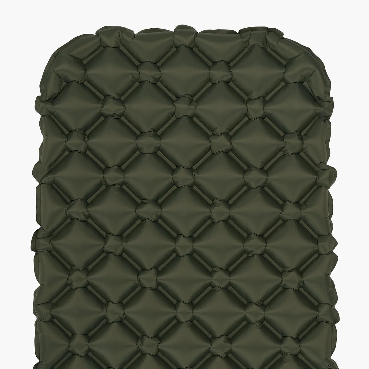 Die Highlander Nap-Pak aufblasbare Schlafmatte XL von HIGHLANDER FORCES in olivgrün mit rautenförmigem Luftzellendesign ist vollständig aufgeblasen auf weißem Hintergrund - perfekt für Trekking und Outdoor-Abenteuer.