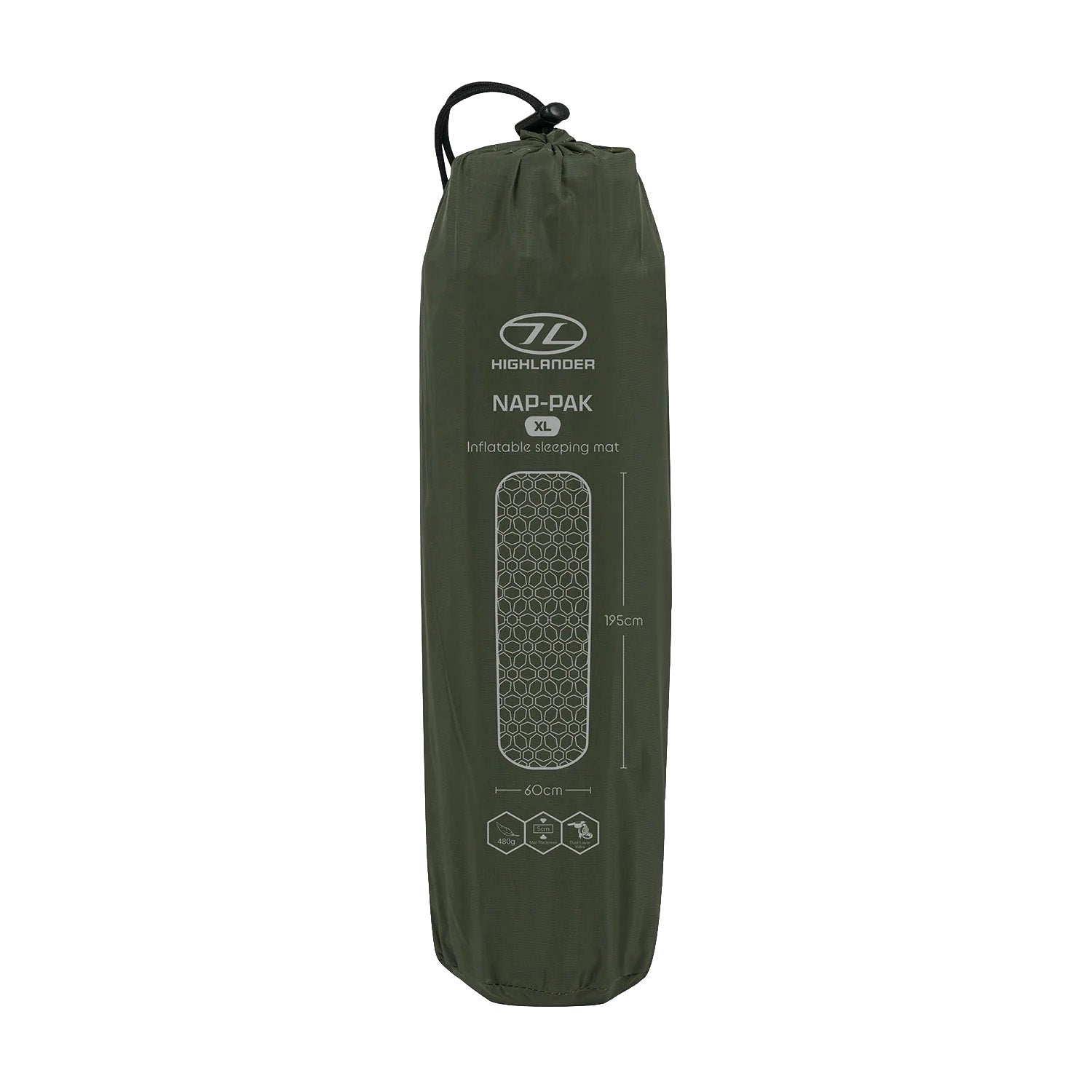 Ein grüner, zylindrischer Tragebeutel mit HIGHLANDER FORCES-Logo, "Highlander Nap-Pak aufblasbare Schlafmatte XL" und 195 x 60 cm Aufdruck auf der Vorderseite. Mit Kordelzugverschluss - ideal für Trekking- oder Campingausflüge.