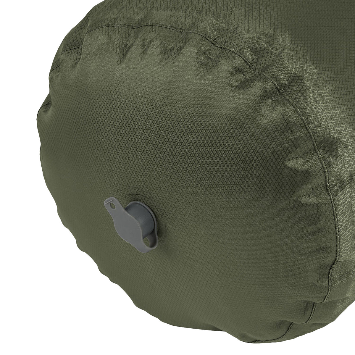 Nahaufnahme eines olivgrünen aufblasbaren Campingkissens aus Ripstop-Nylon mit grauem Drehventil - ideal zum einfachen Aufblasen mit dem Highlander Puff Sack Inflation Drybag von HIGHLANDER FORCES.
